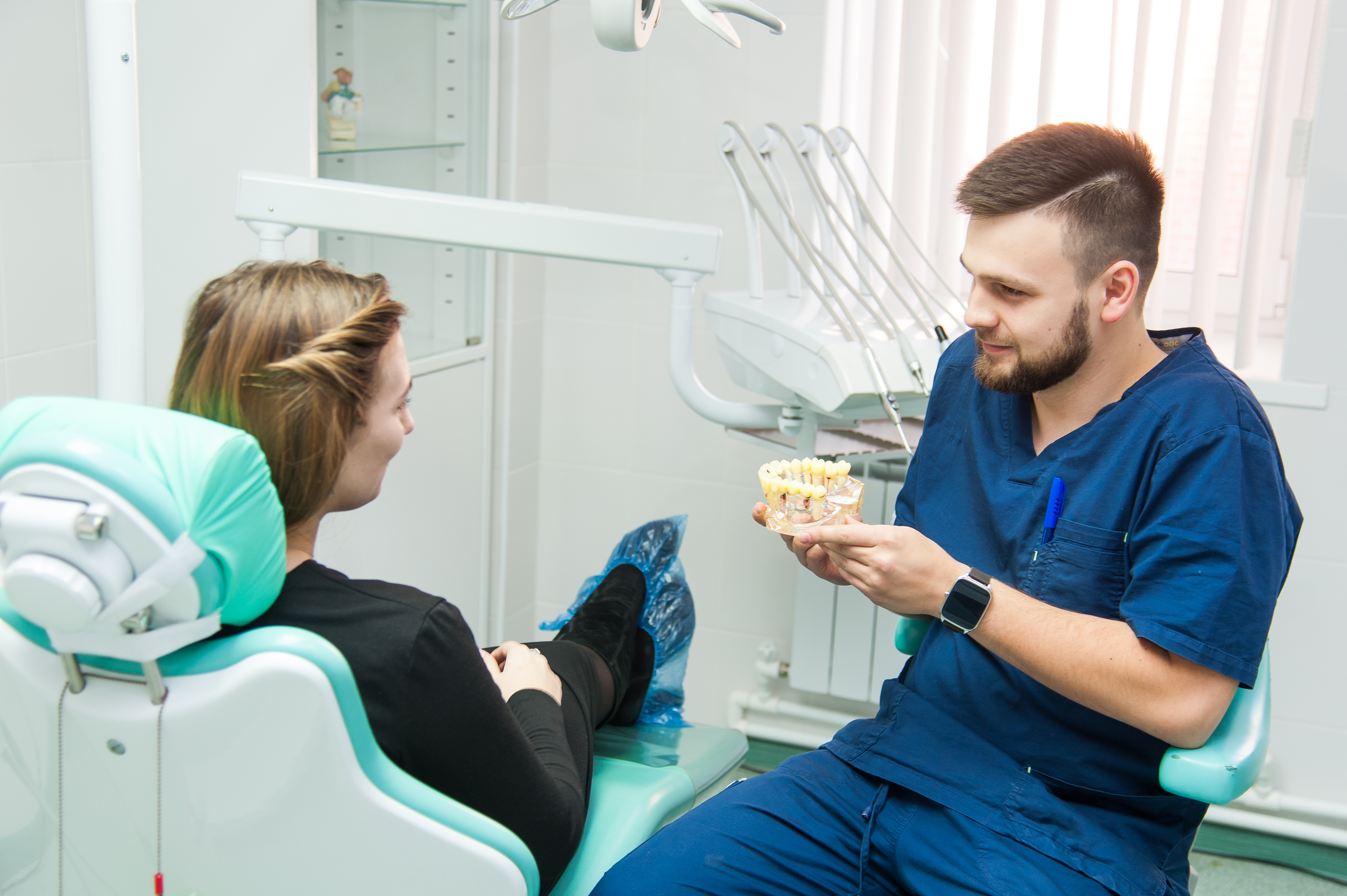 Протезисты клиники. Стоматология в Израиле. Протезист стоматолог. Протезирование зубов в стоматолог и я врачи.
